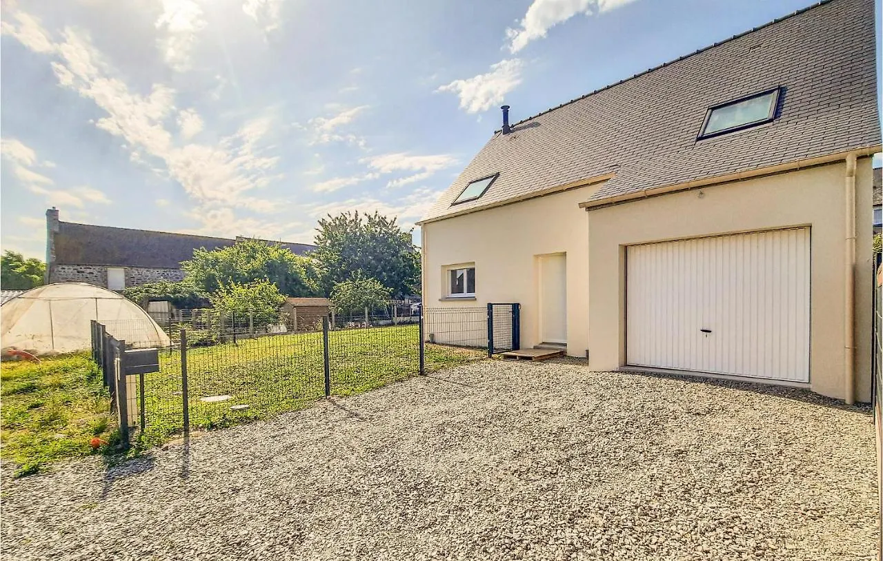 Awesome Home In Hirel With Wifi 0*,