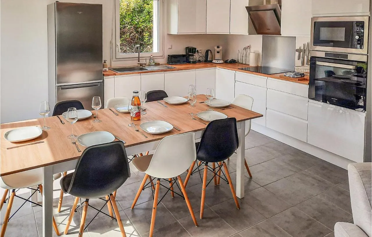 Holiday home Awesome Home In Hirel With Wifi